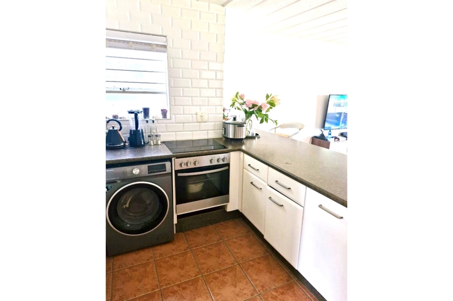 To Let 3 Bedroom Property for Rent in Caribbean Beach Club North West